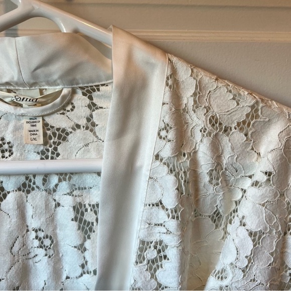 Soma Lace Robe - Picture 3 of 3